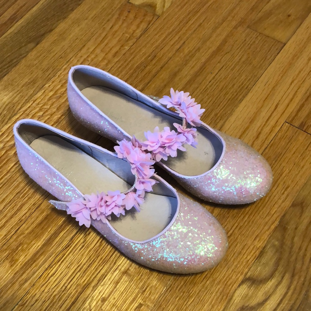 Chasing Fireflies Pink Dressy shoes with floral strap sz5